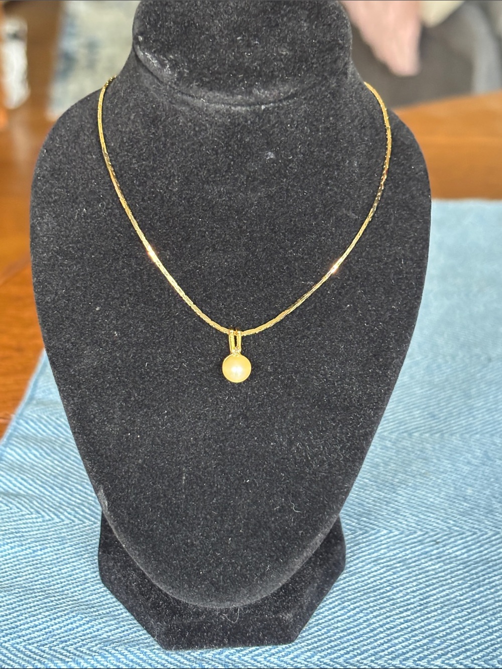 Gold Tone& Pearl Pendant Necklace - Elegant Women’s Jewelry 16 Inch